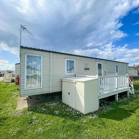Lovely Caravan With Decking At Heacham Beach In Norfolk, Sleeps 6 Ref 21020C Экстерьер фото
