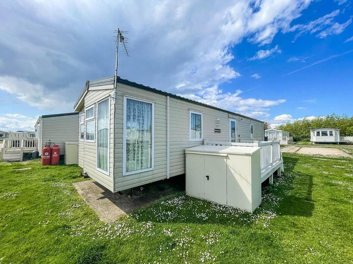 Lovely Caravan With Decking At Heacham Beach In Norfolk, Sleeps 6 Ref 21020C Экстерьер фото