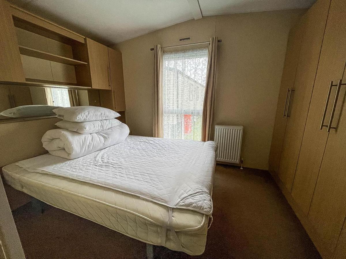 Lovely Caravan With Decking At Heacham Beach In Norfolk, Sleeps 6 Ref 21020C Экстерьер фото