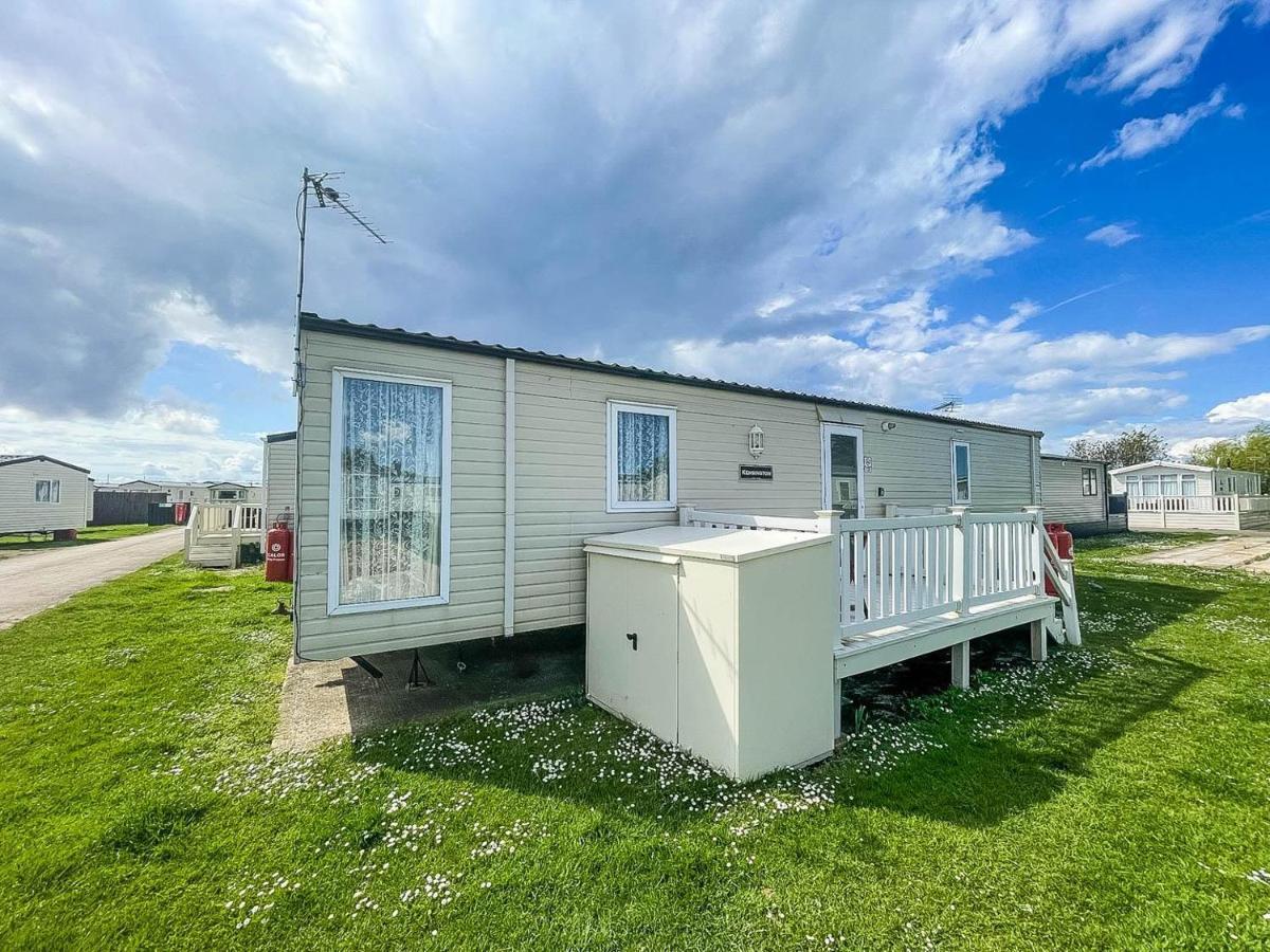 Lovely Caravan With Decking At Heacham Beach In Norfolk, Sleeps 6 Ref 21020C Экстерьер фото