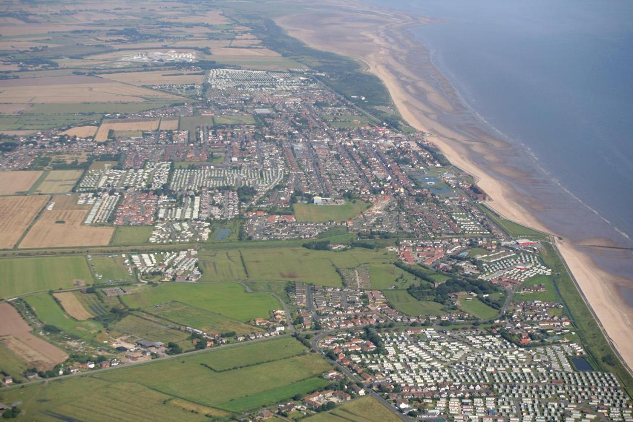 Lovely Caravan With Decking At Heacham Beach In Norfolk, Sleeps 6 Ref 21020C Экстерьер фото